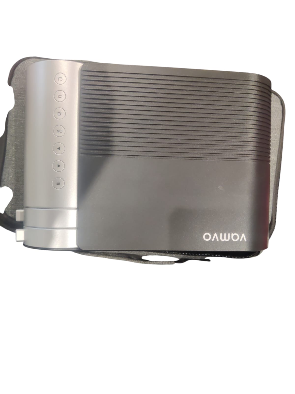 Vamvo Compact HD Video Projector – Portable Home Theater Solution